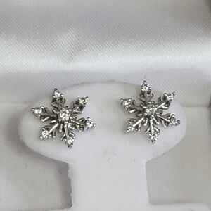 Beautiful Crystal Rhinestone Sterling Silver Christmas Snowflake Stud Earrings